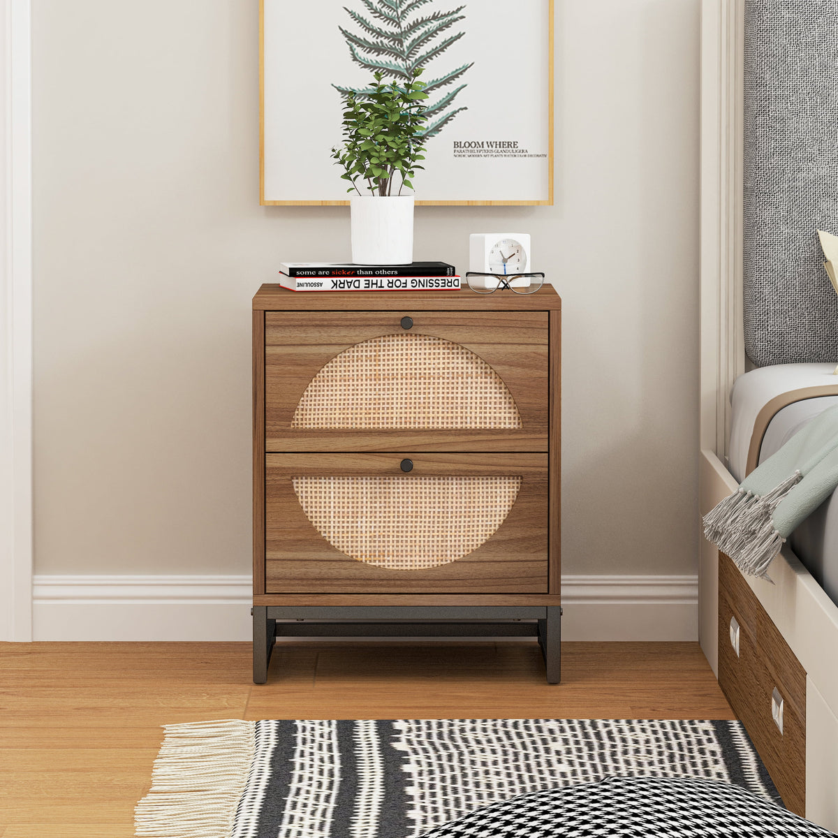 2 Hand Made Rattan Decorated Drawers Nightstand E656039